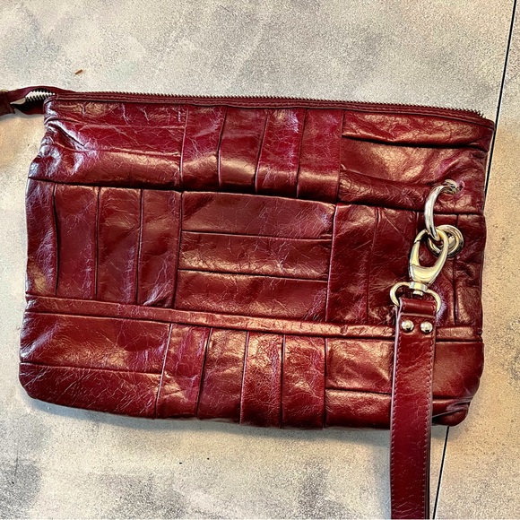Charles David Clutch purse Maroon with zipper - Picture 2 of 7